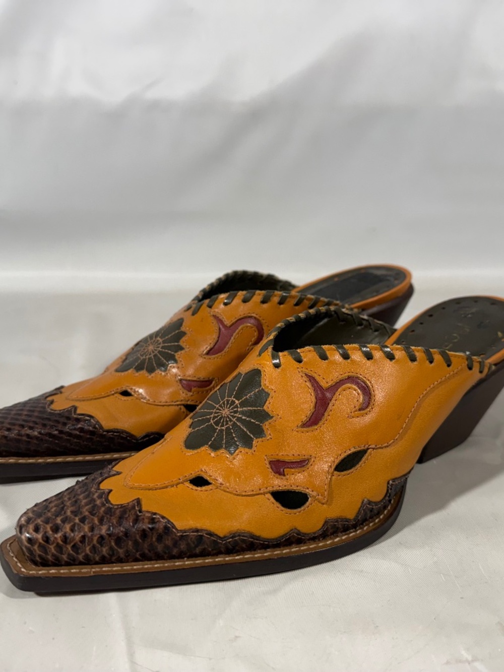 Vtg BCBG Western Cowboy Slip On Mules Tooled Leather Inlay Women's 5B